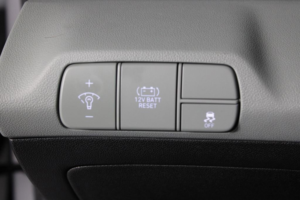 Certified 2025 Hyundai Elantra Limited image 25