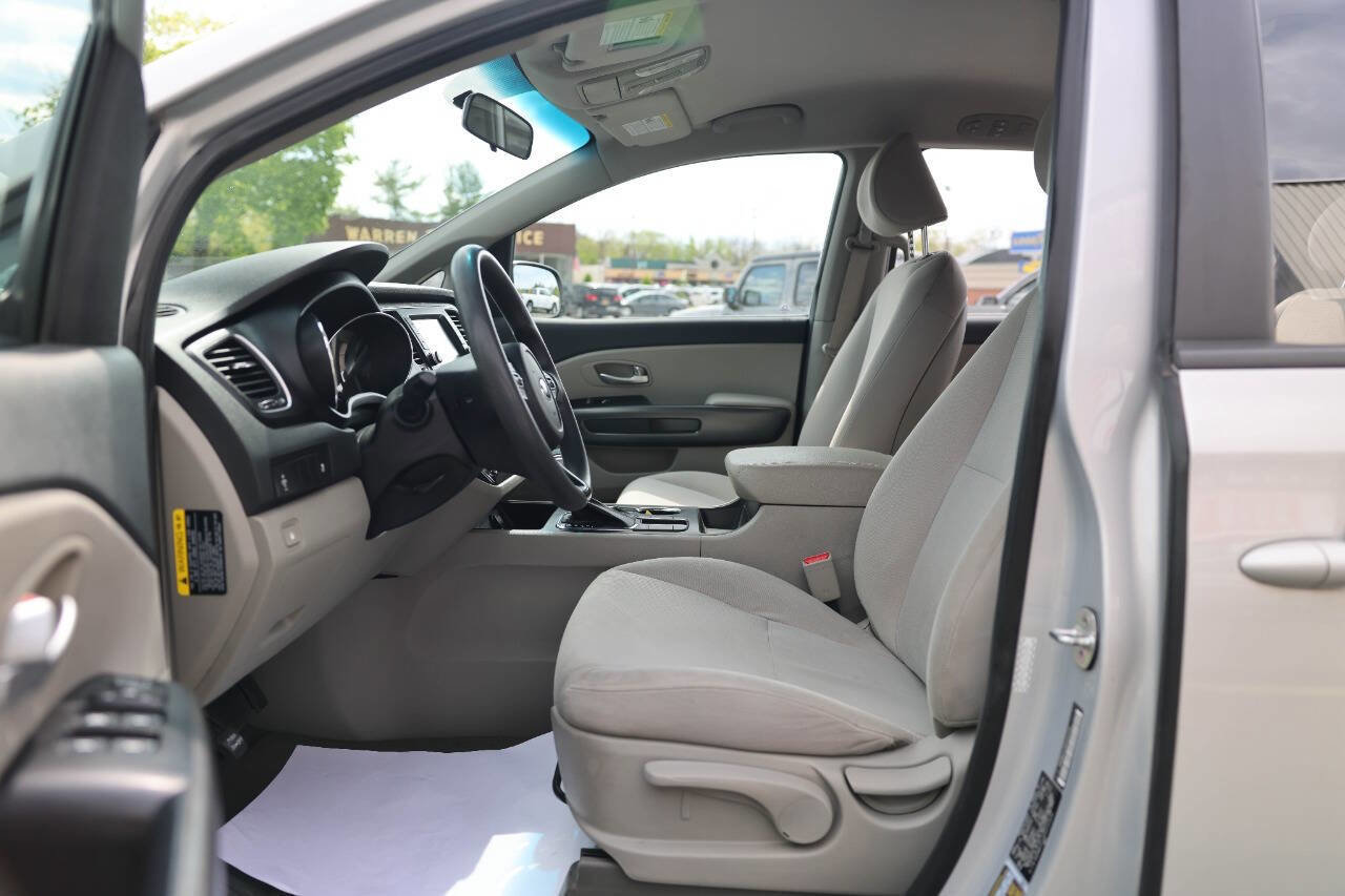 Used 2019 Kia Sedona L FWD image 15