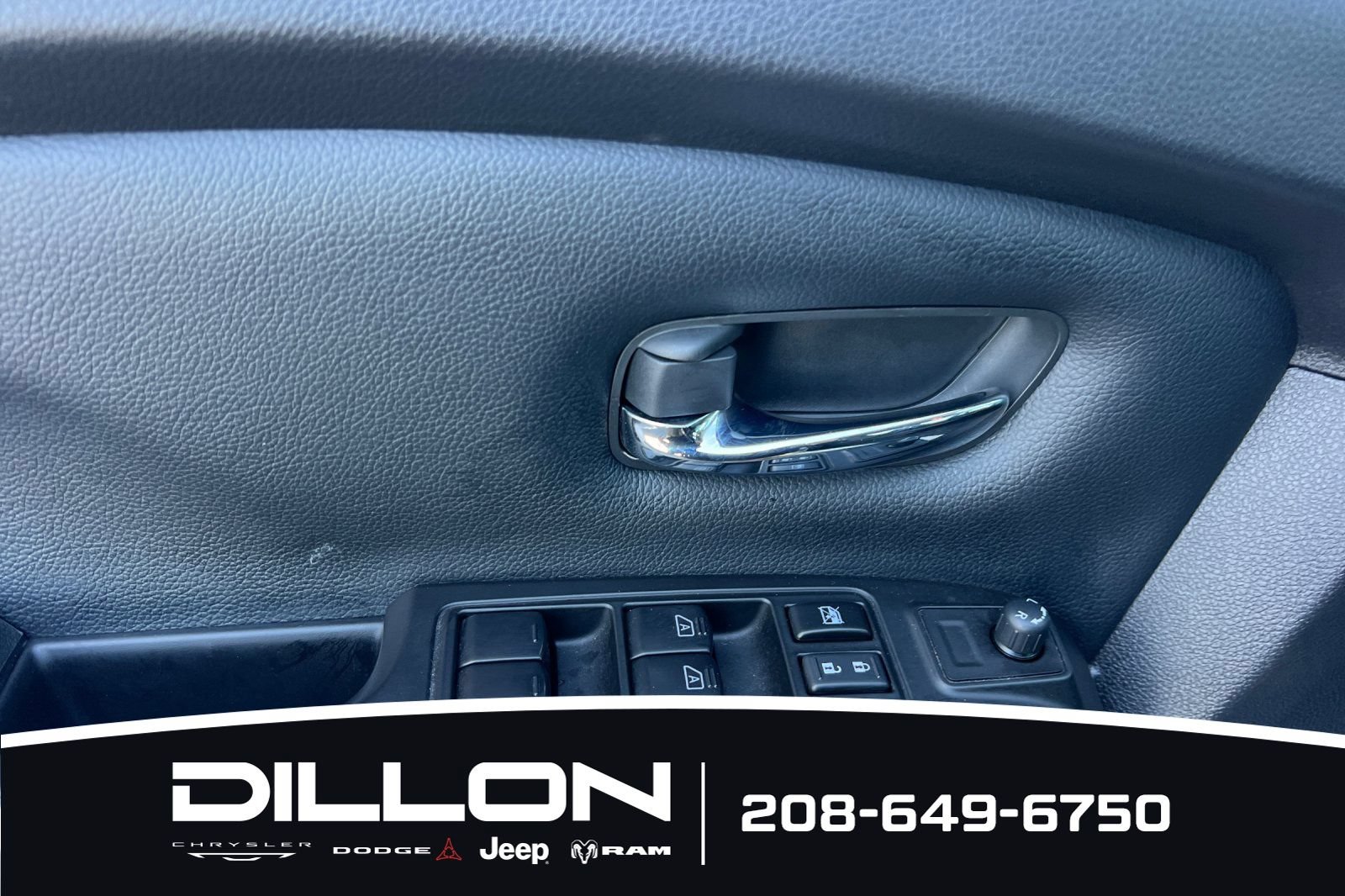 Used 2024 Nissan Titan SV AWD/4WD image 11