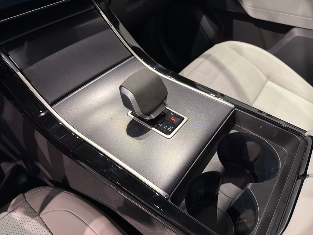 Used 2026 Land Rover Range Rover Velar Dynamic SE image 15