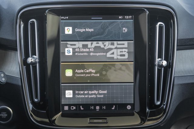 Certified 2025 Volvo XC40 B5 Plus image 22