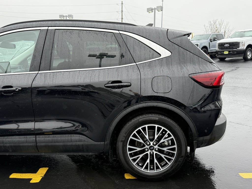 Certified 2023 Ford Escape SE w/ PHEV Premium Package image 14