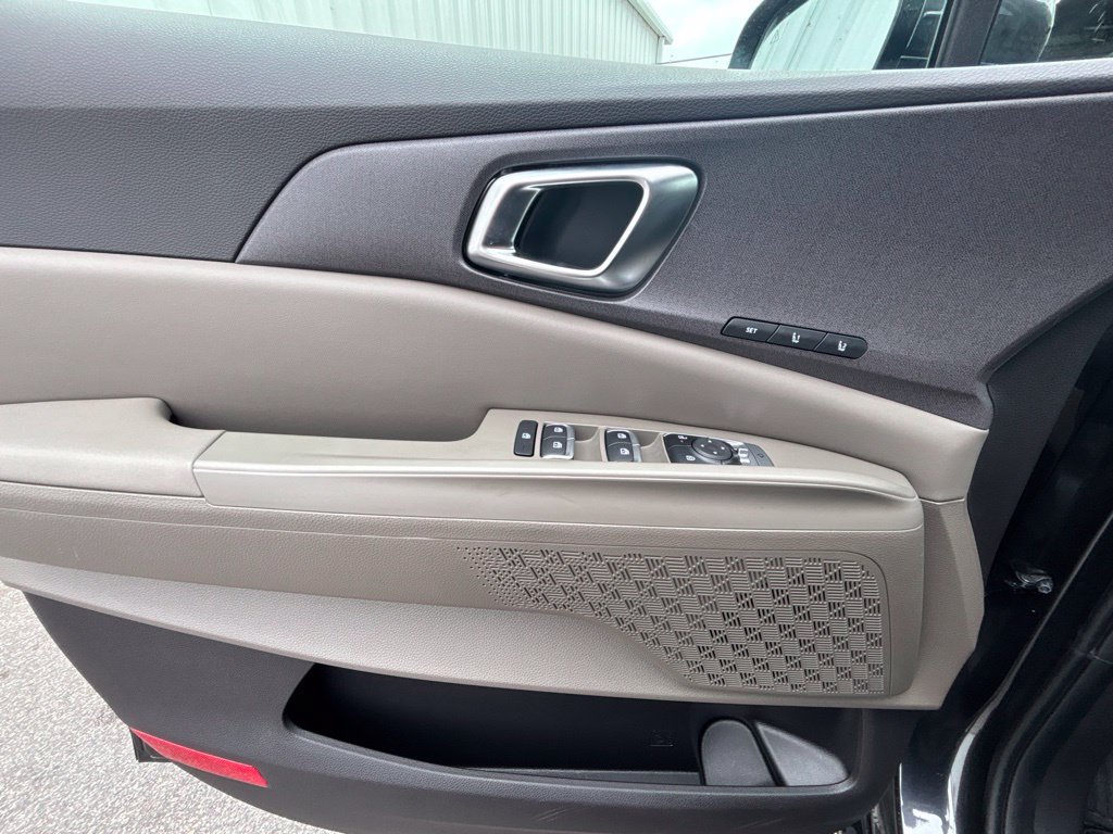 Certified 2026 Kia Carnival EX FWD image 11