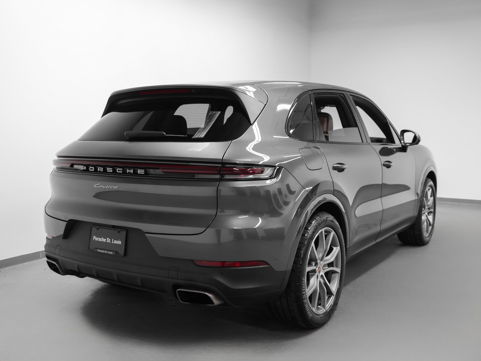 Used 2025 Porsche Cayenne image 12