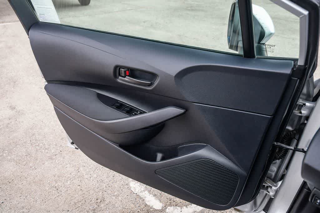 Used 2025 Toyota Corolla LE FWD image 24