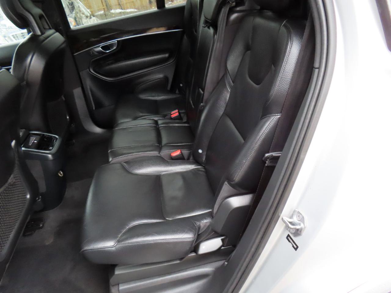 Used 2018 Volvo XC90 T6 Momentum w/ Convenience Package image 11