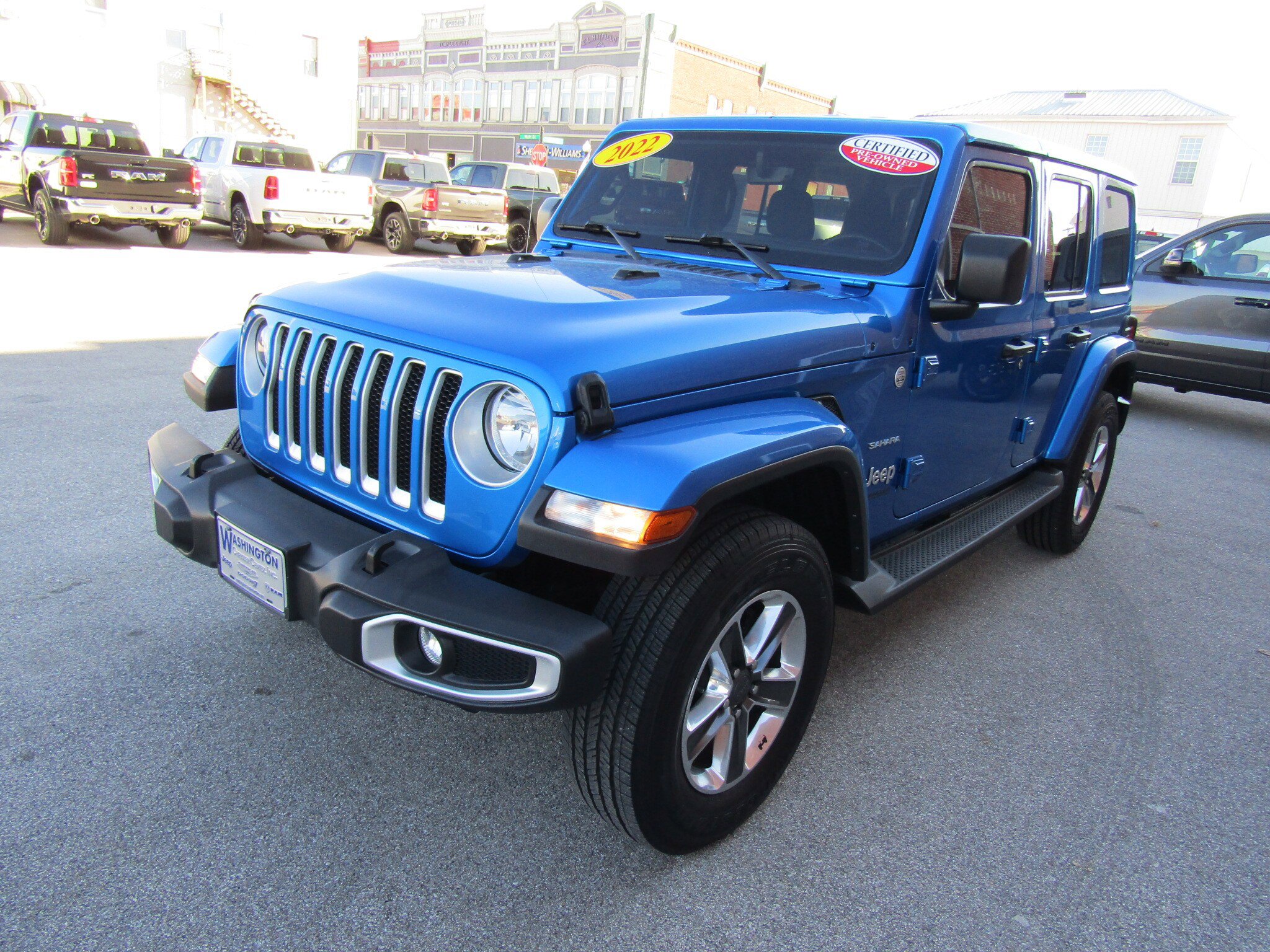 Used 2022 Jeep Wrangler Unlimited Sahara w/ Cold Weather Group AWD/4WD image 7