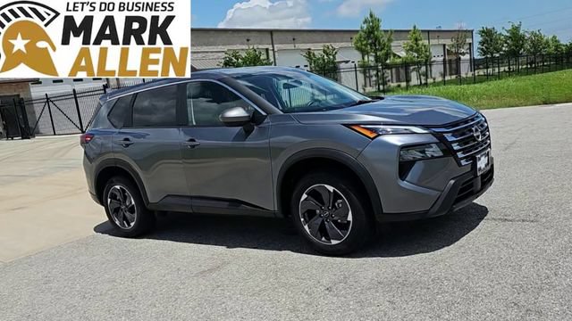 Used 2025 Nissan Rogue SV FWD image 2