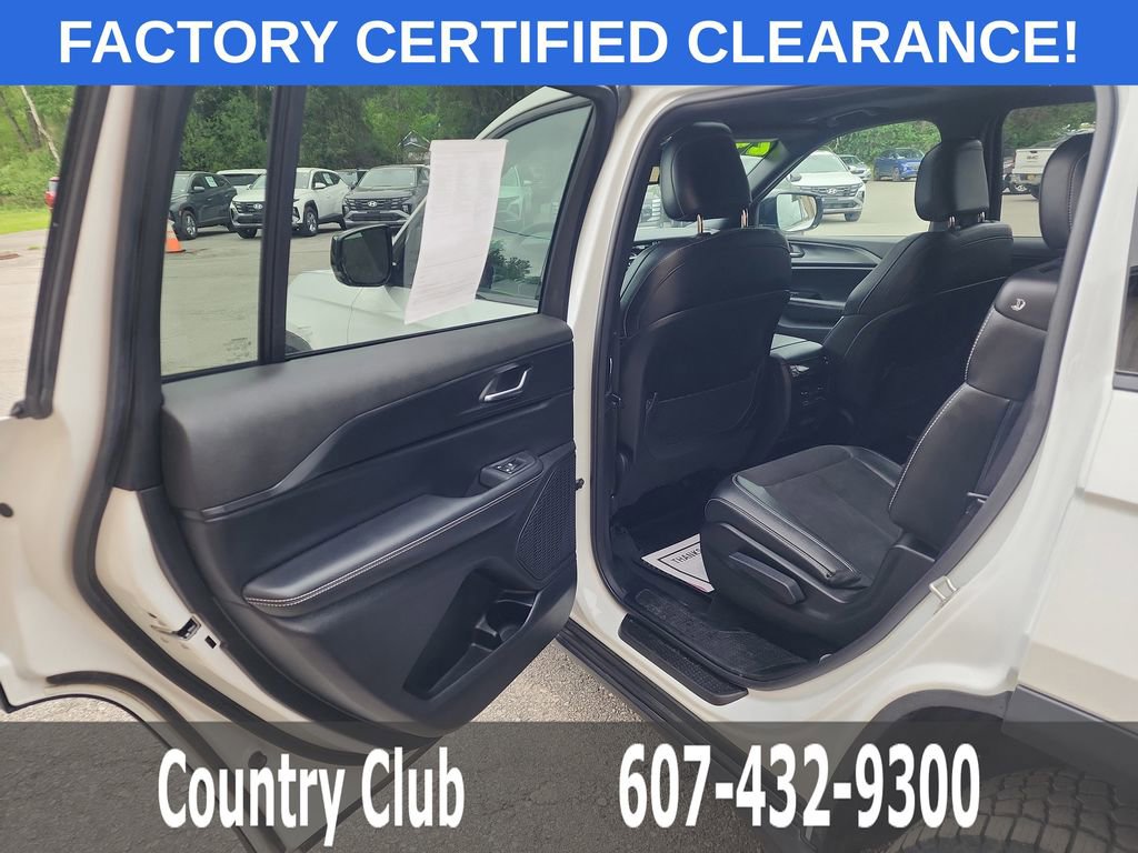 Used 2024 Jeep Grand Cherokee L Altitude AWD/4WD image 24