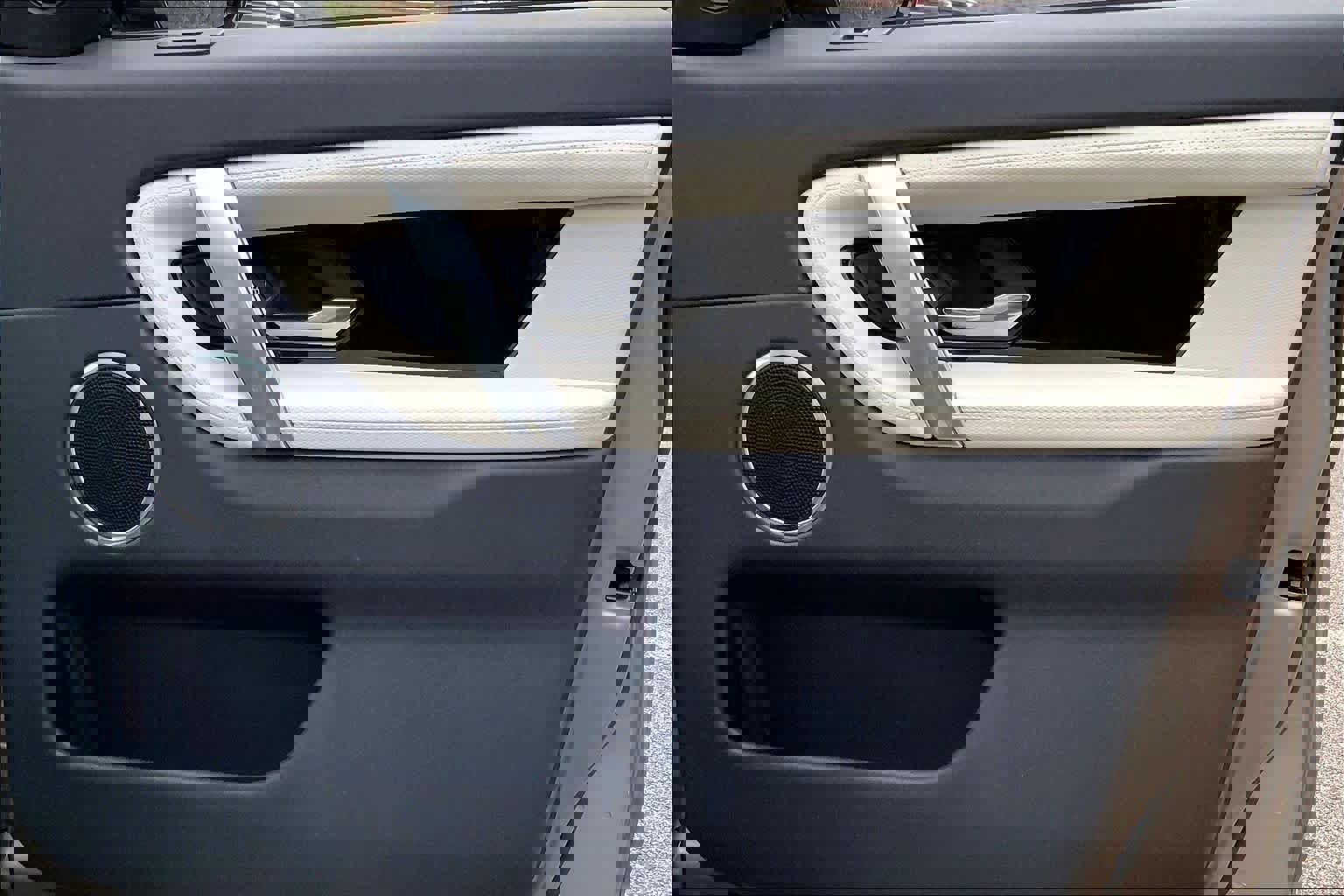 Used 2023 Land Rover Discovery Sport S R-Dynamic image 22