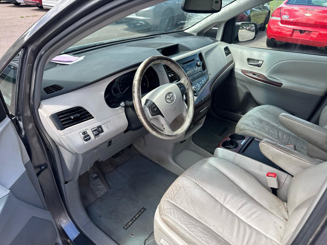 Used 2011 Toyota Sienna XLE FWD image 9