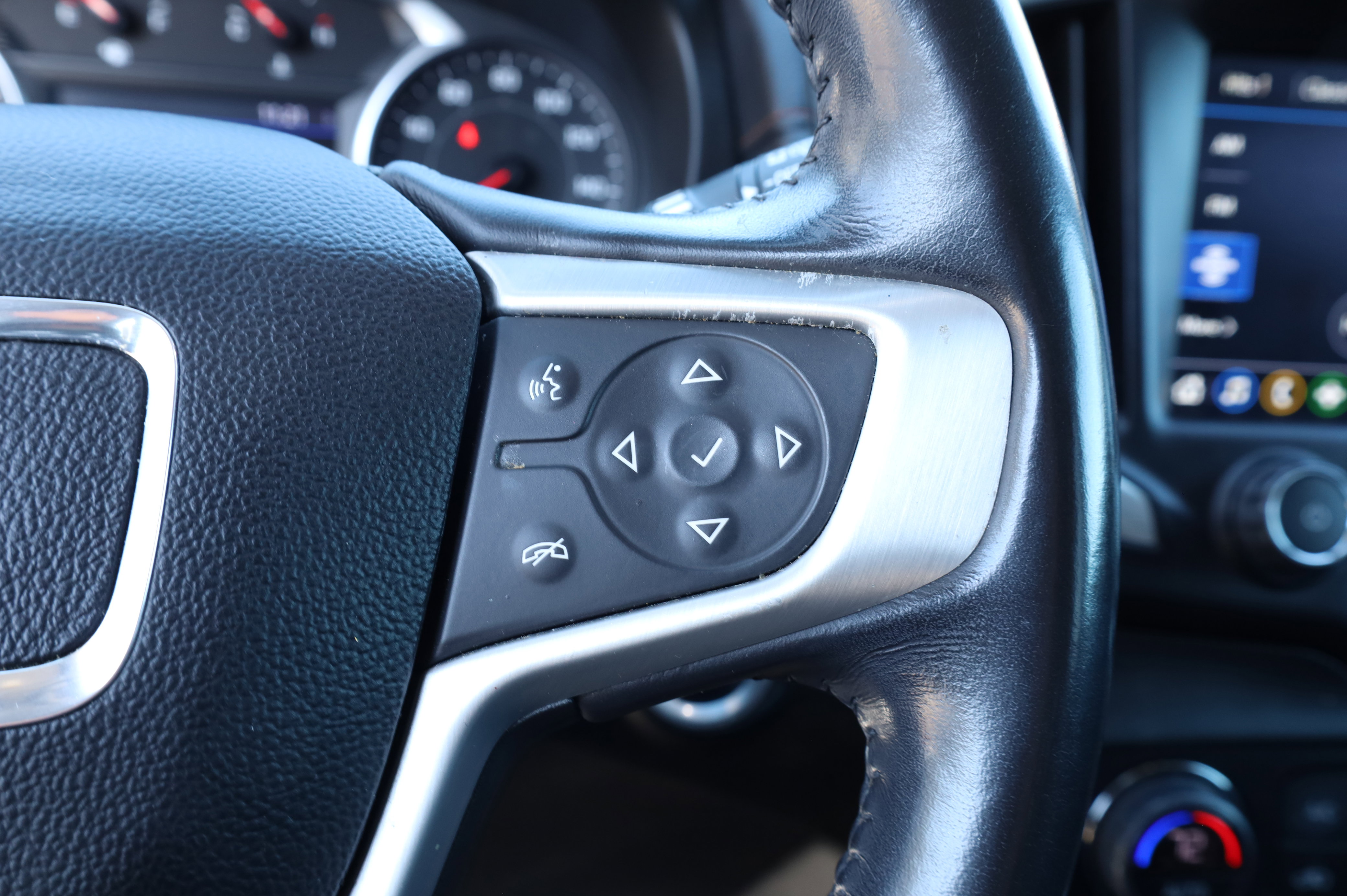 Used 2020 GMC Terrain SLT image 31