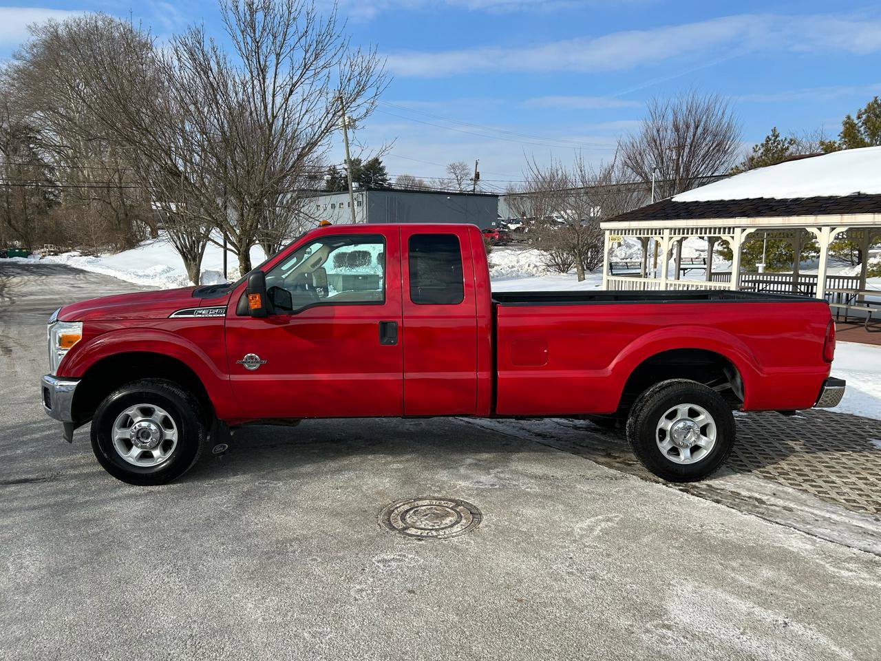 Used 2015 Ford F350 XLT w/ Camper Package image 8