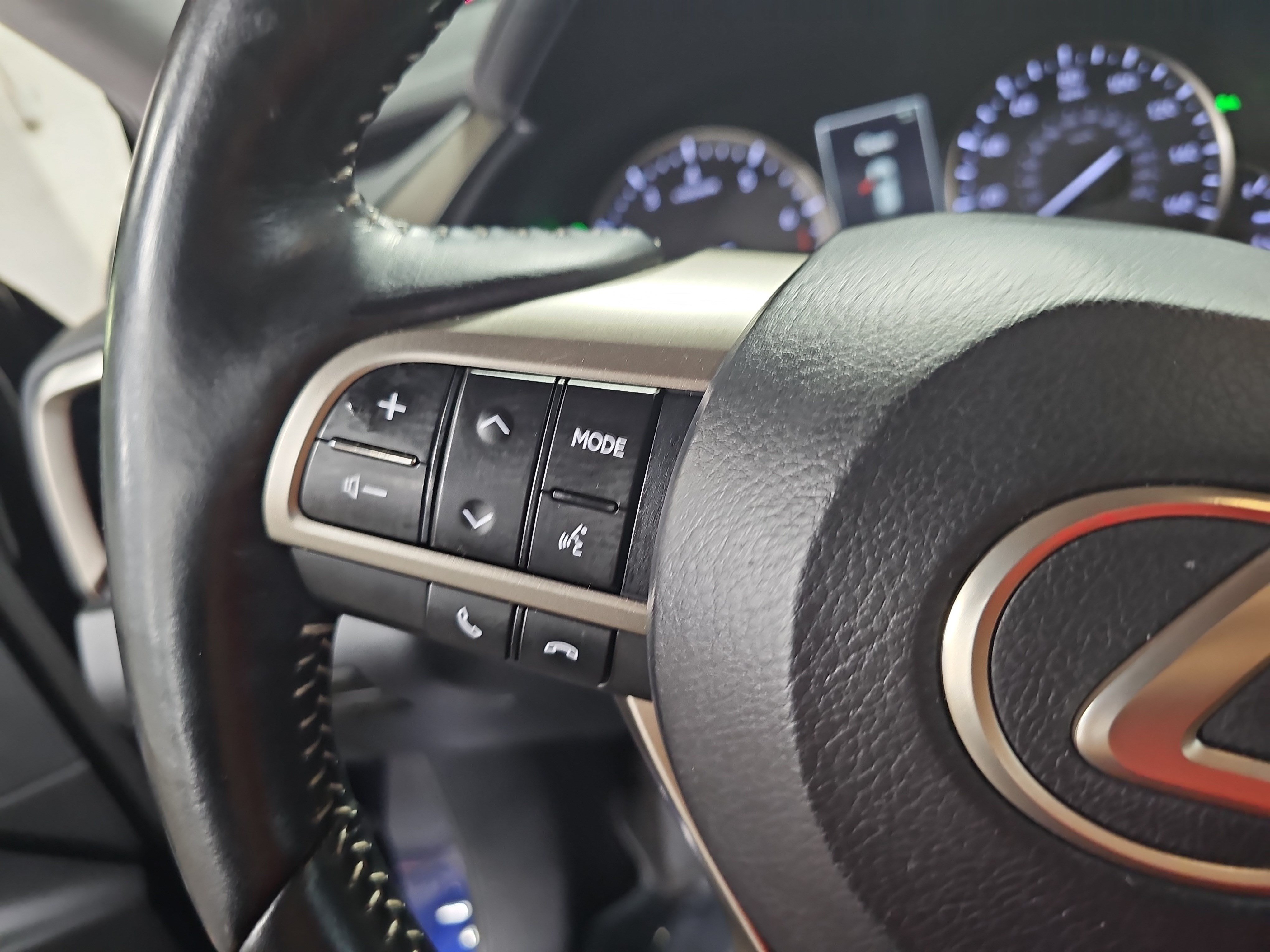 Used 2018 Lexus RX 350 AWD w/ Premium Package image 17