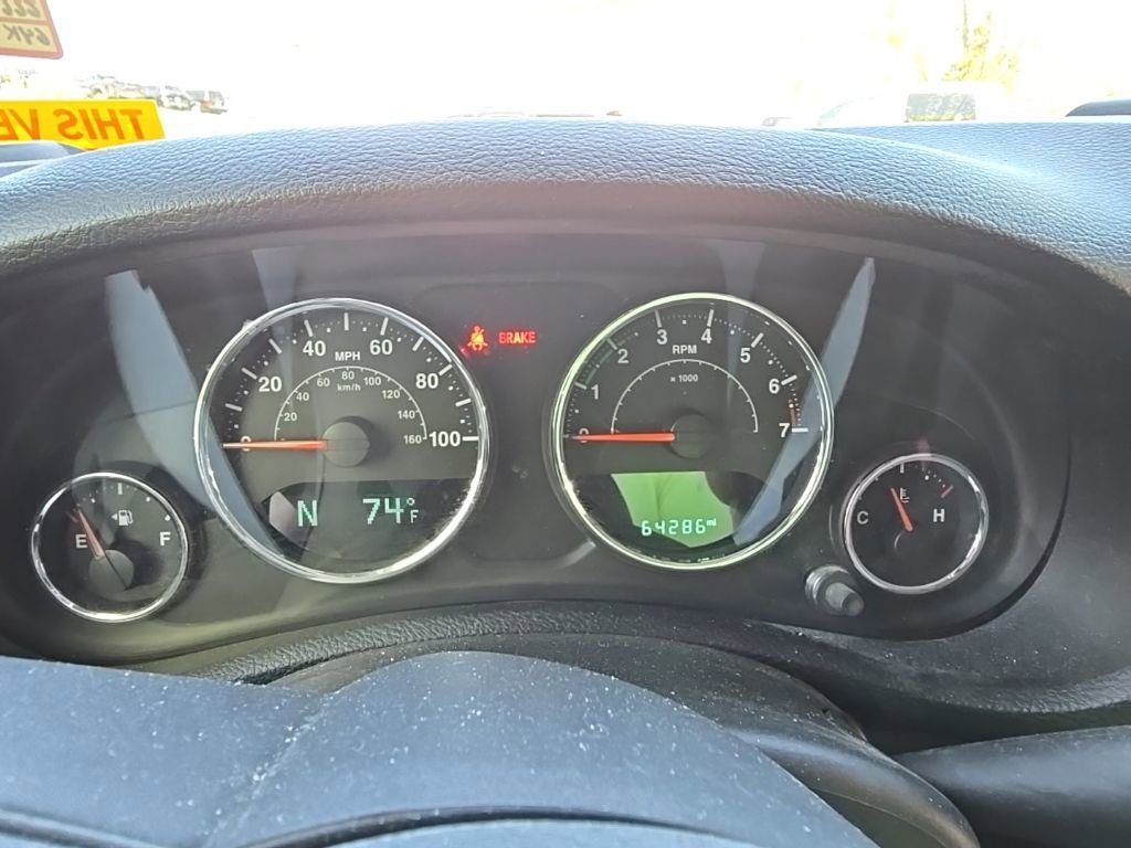 Used 2015 Jeep Wrangler Unlimited Rubicon w/ Connectivity Group image 21