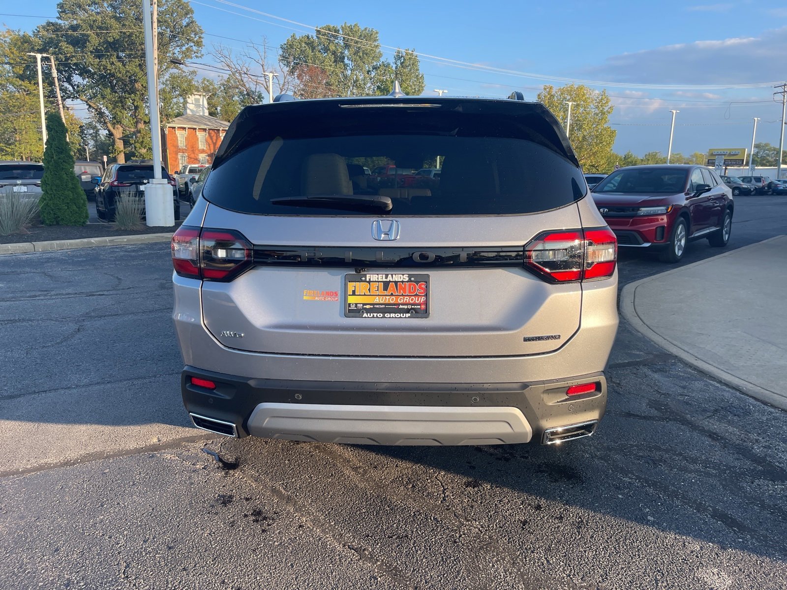 New 2025 Honda Pilot Touring image 7