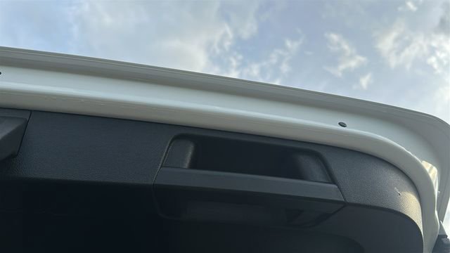 Used 2025 Volkswagen Taos SEL image 39