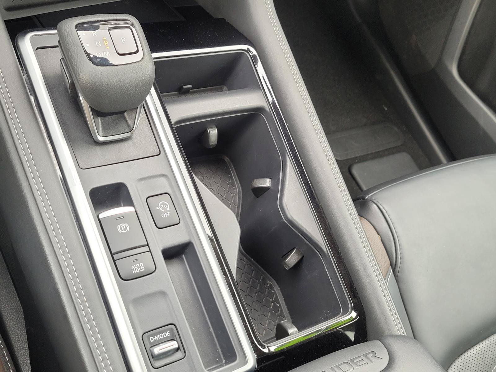 Used 2024 Nissan Pathfinder Platinum FWD image 14