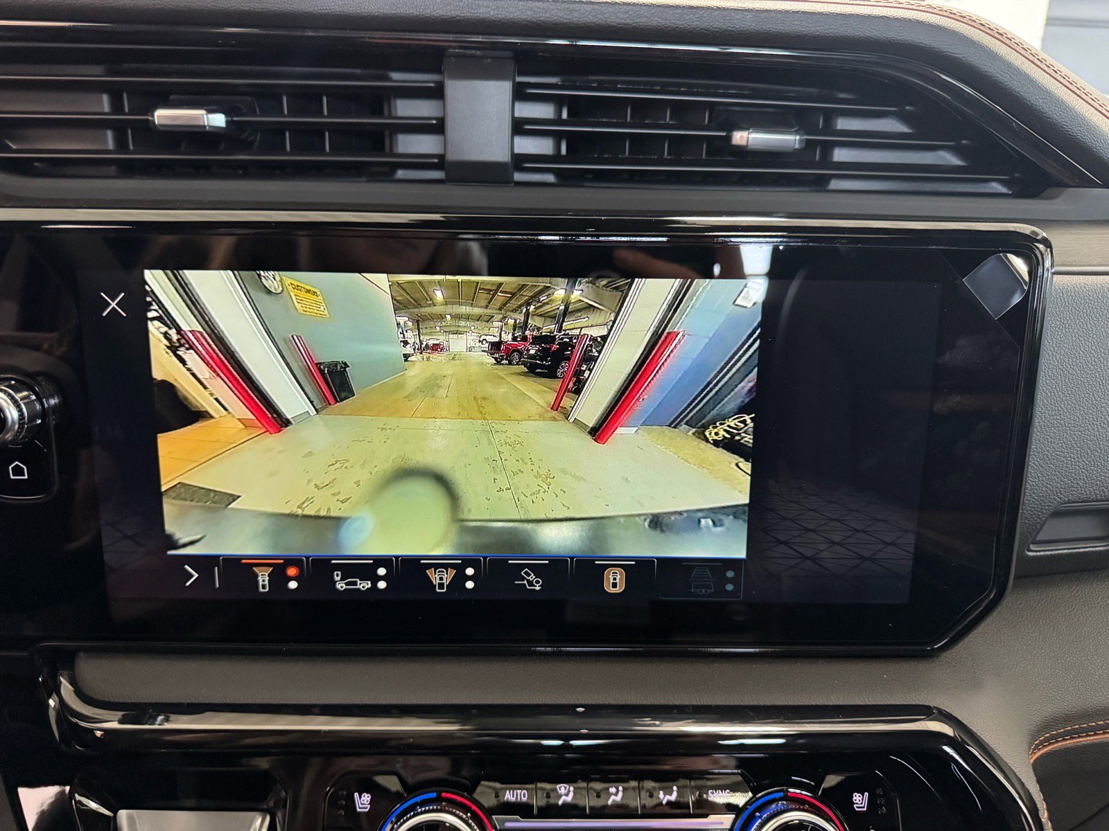 New 2026 GMC Sierra 2500 AT4 w/ AT4 Premium Plus Package image 28