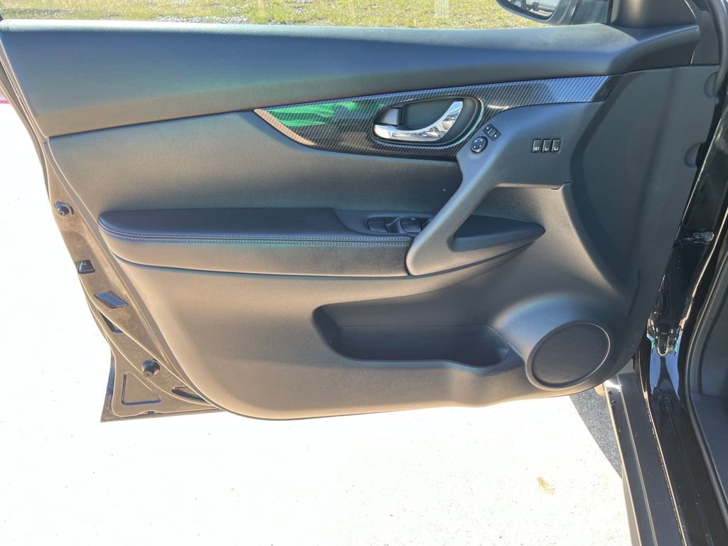 Used 2017 Nissan Rogue SL w/ SL Premium Package image 13