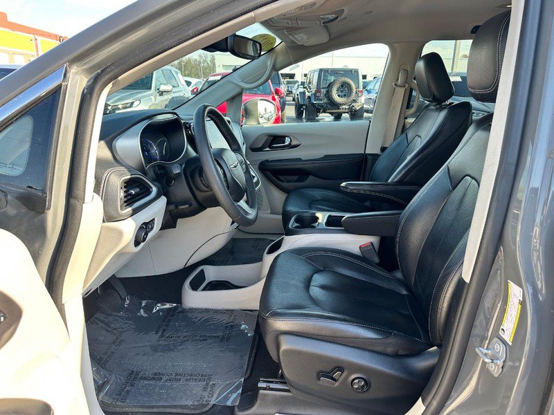 Used 2022 Chrysler Pacifica Touring-L FWD image 19