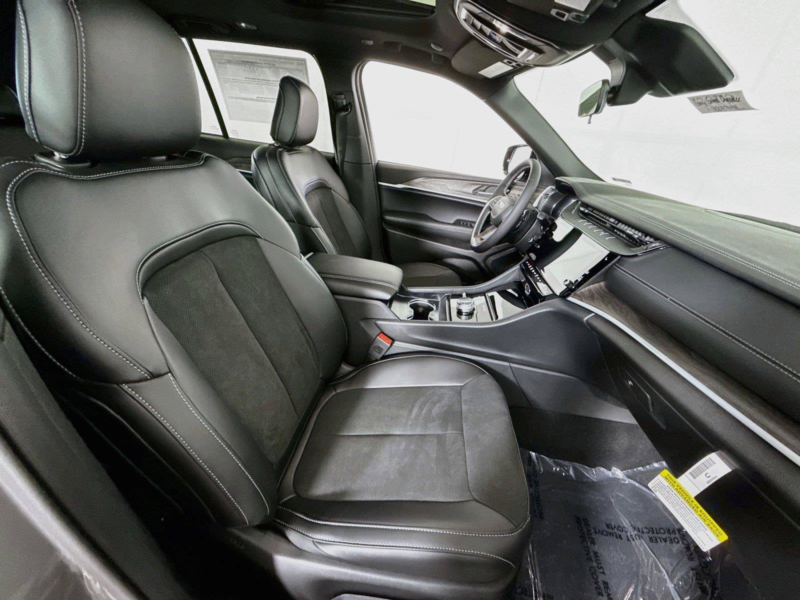 New 2027 Jeep Grand Cherokee Altitude AWD/4WD image 21