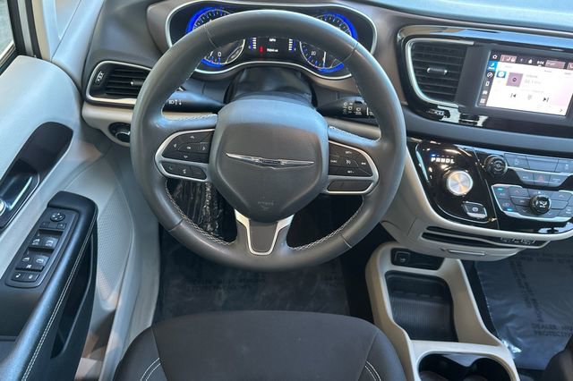 Used 2022 Chrysler Voyager LX image 18