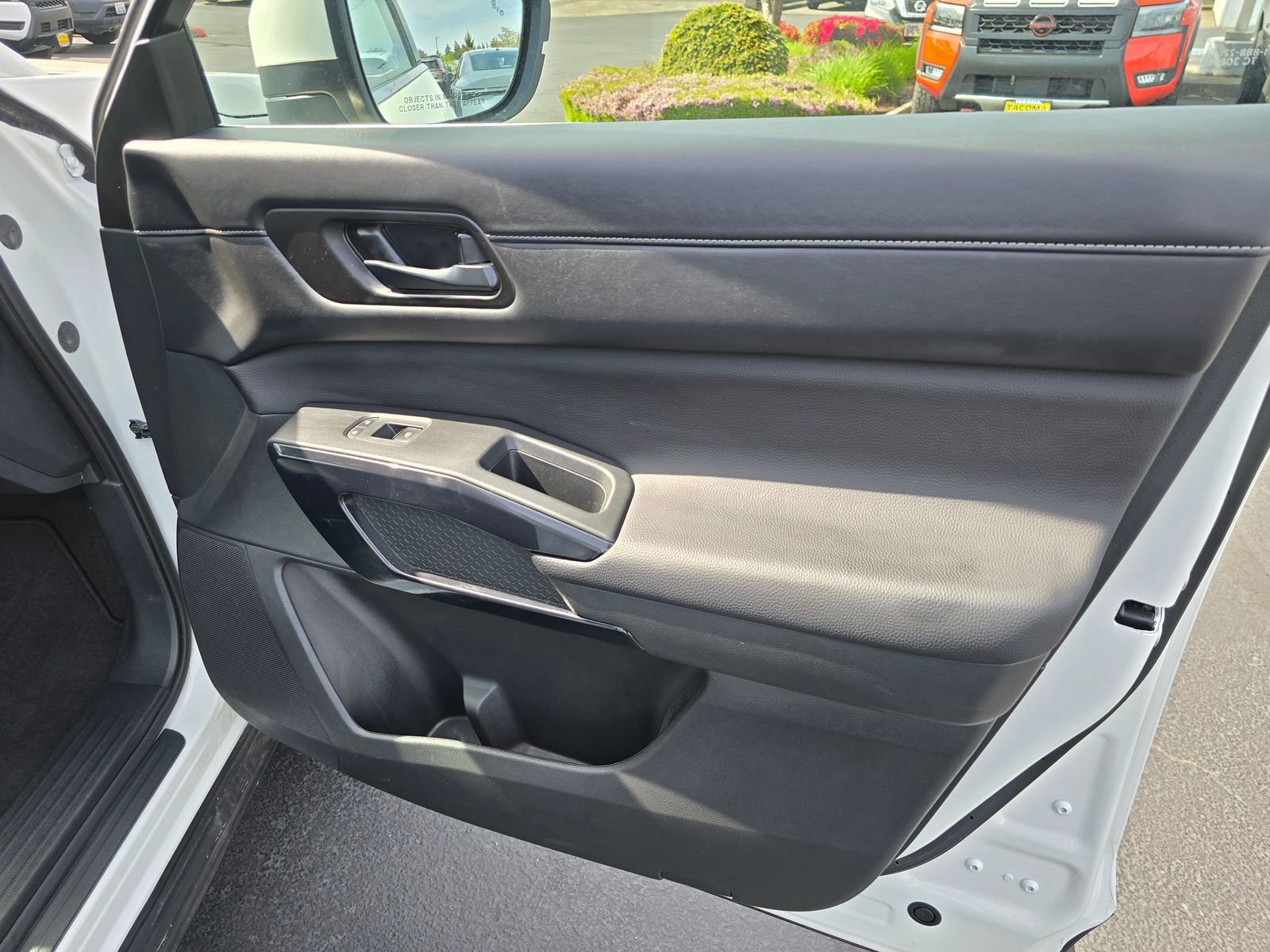 Used 2025 Nissan Pathfinder SV AWD/4WD image 39