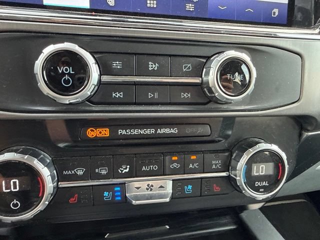 Used 2022 Ford F350 Limited AWD/4WD image 37