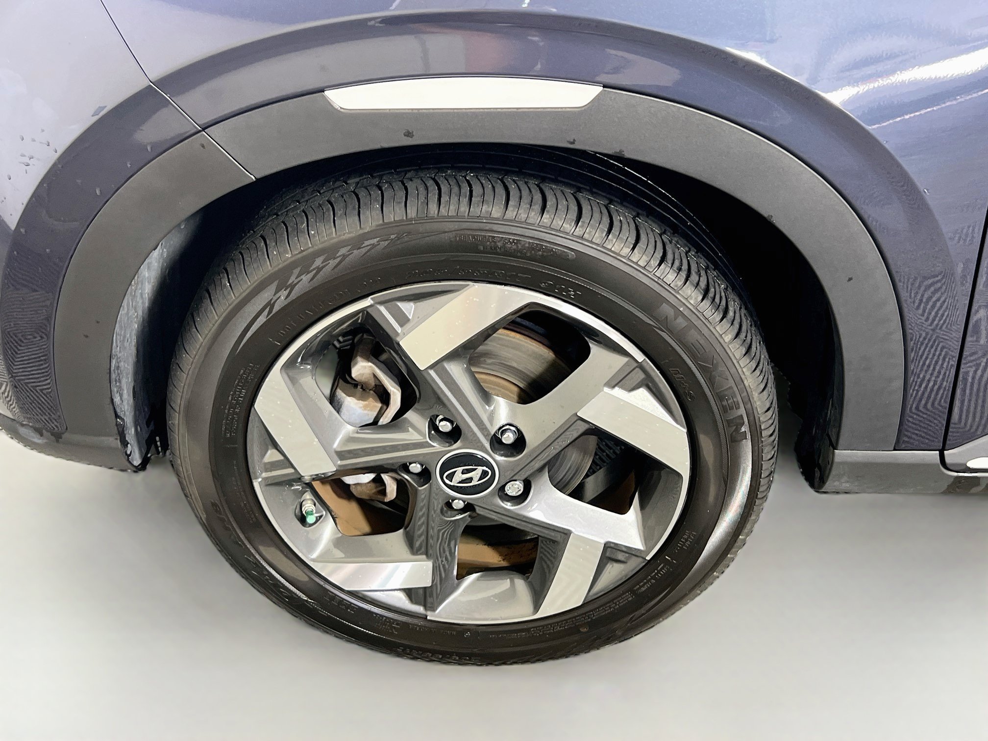 Used 2024 Hyundai Venue Limited FWD image 13