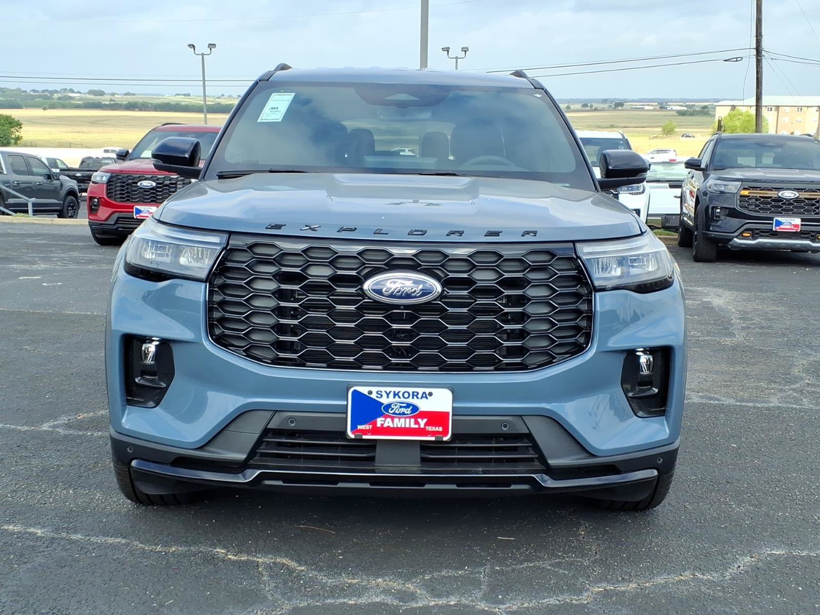 New 2026 Ford Explorer ST-Line w/ ST-Line Street Pack RWD image 2