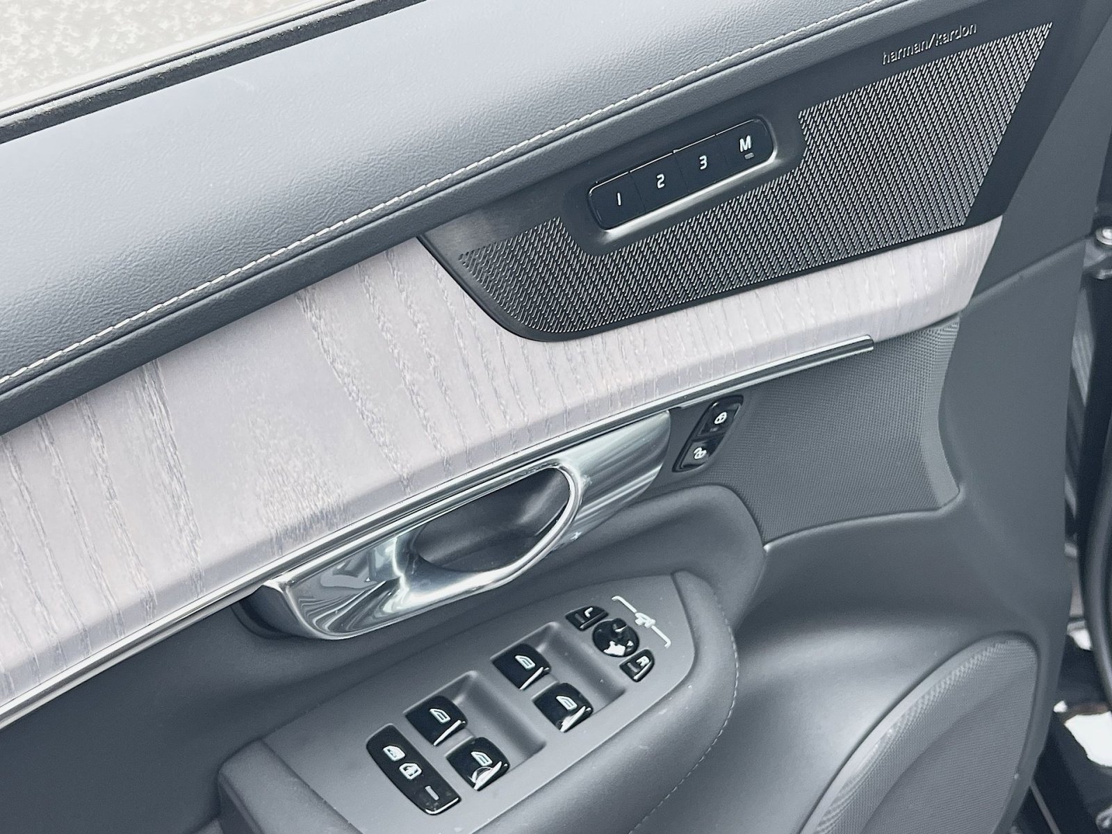 New 2026 Volvo XC90 T8 Ultra w/ Protection Package Premier image 15