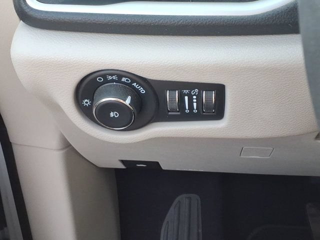 Used 2022 Chrysler Pacifica Touring-L FWD image 22