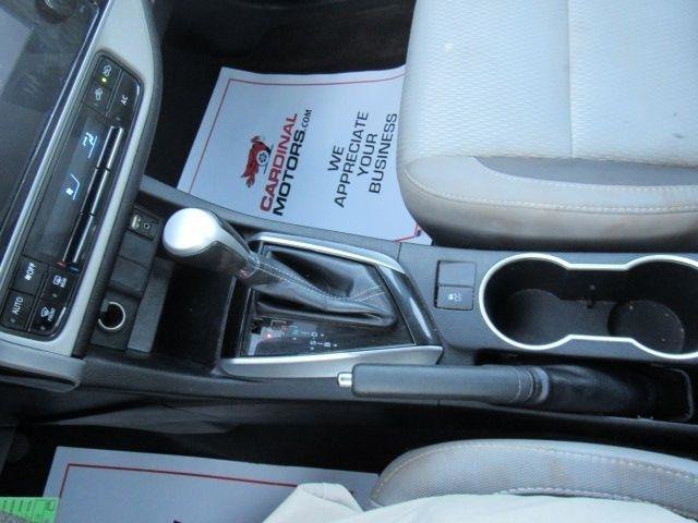 Used 2018 Toyota Corolla LE image 21