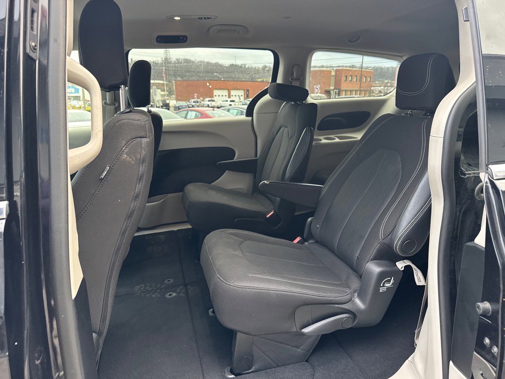 Used 2023 Chrysler Voyager LX image 8