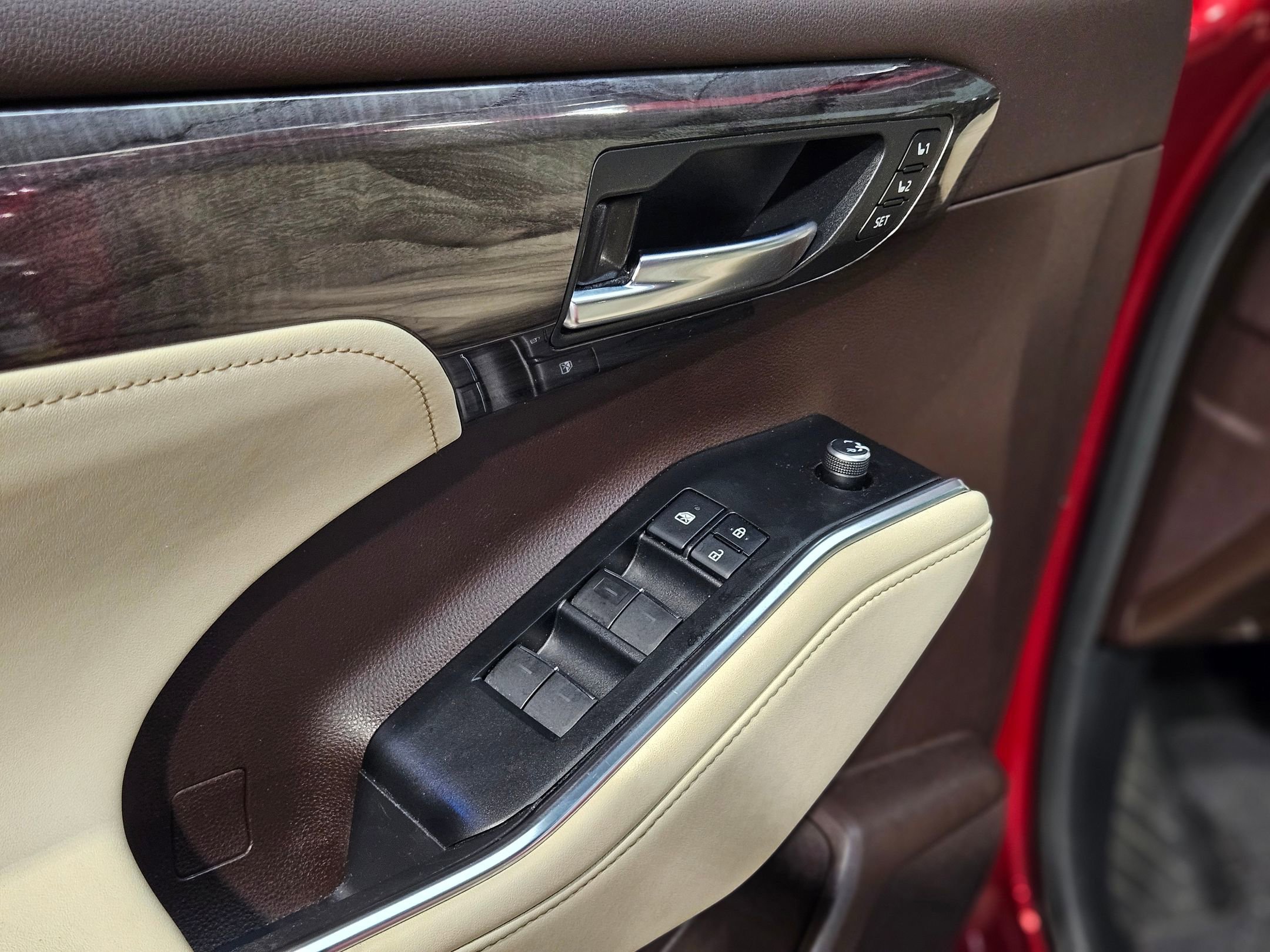 Used 2020 Toyota Highlander Limited image 21