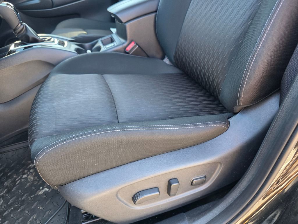 Used 2018 Nissan Rogue SV image 12