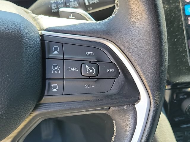 Used 2024 Jeep Grand Cherokee Altitude AWD/4WD image 11