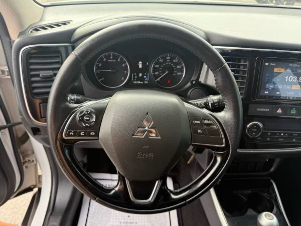 Used 2017 Mitsubishi Outlander ES image 12