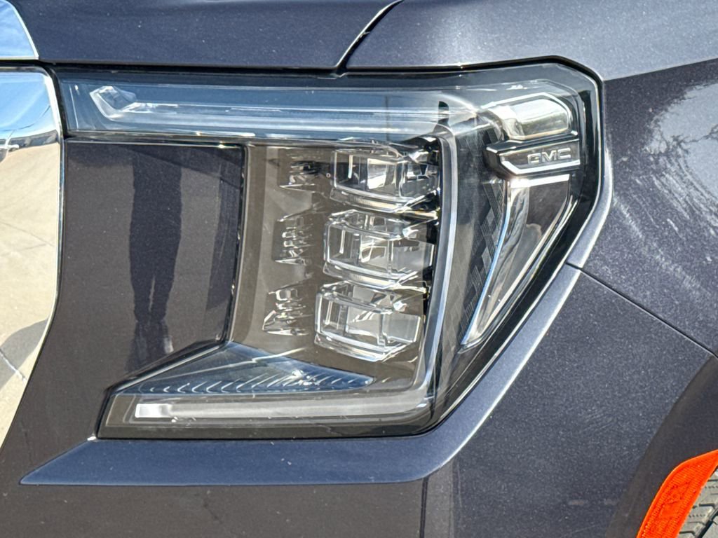 Used 2023 GMC Yukon SLT RWD image 4