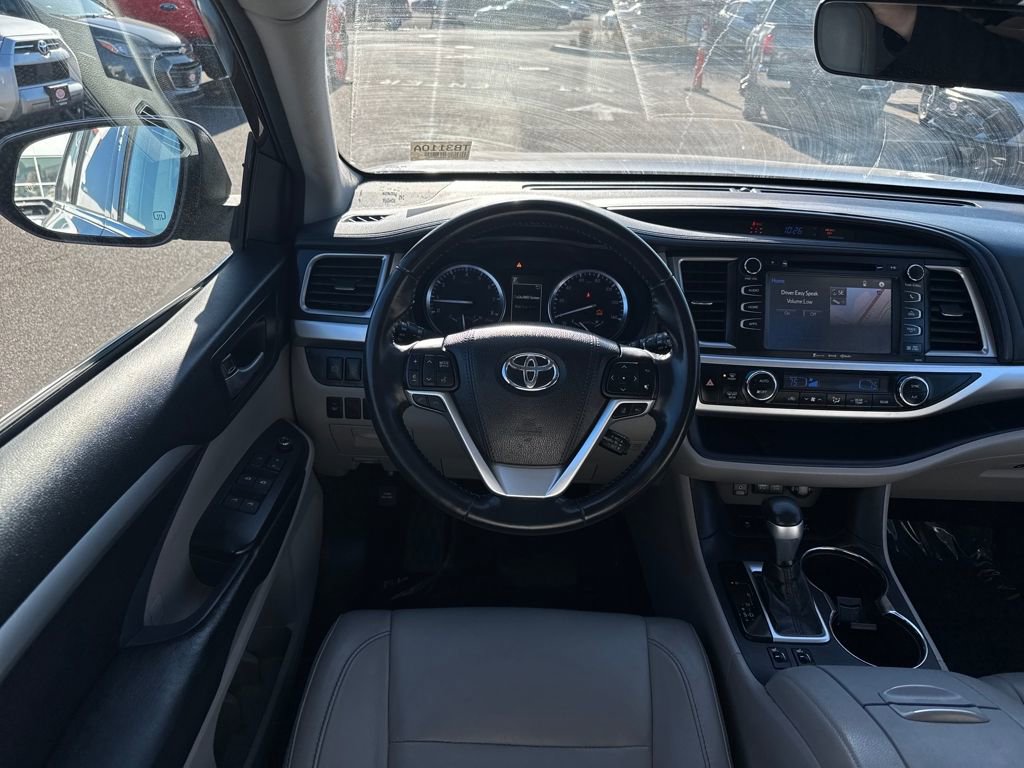 Used 2018 Toyota Highlander XLE image 14