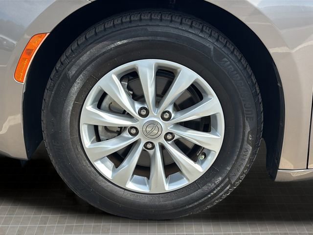 Certified 2017 Chrysler Pacifica Touring-L image 26