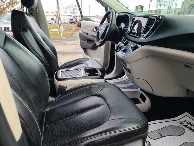 Used 2022 Chrysler Pacifica Touring-L FWD image 18