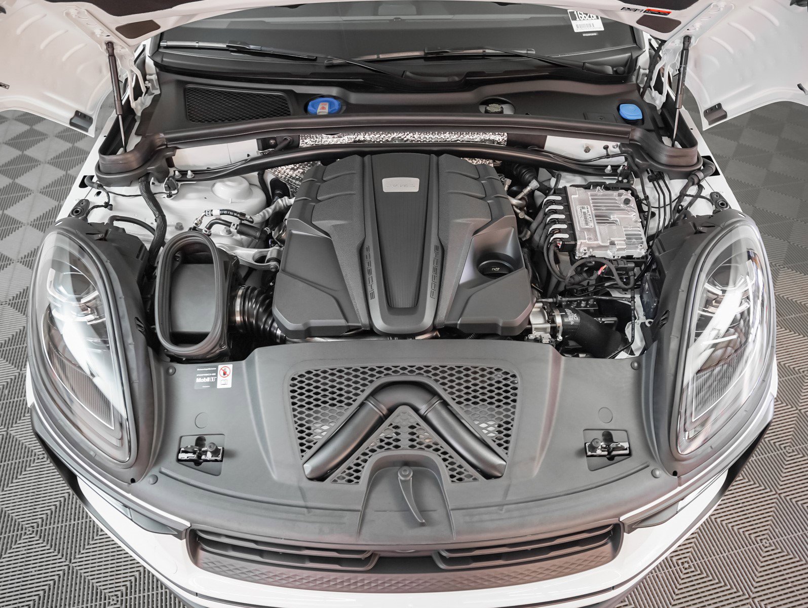 New 2026 Porsche Macan S image 13