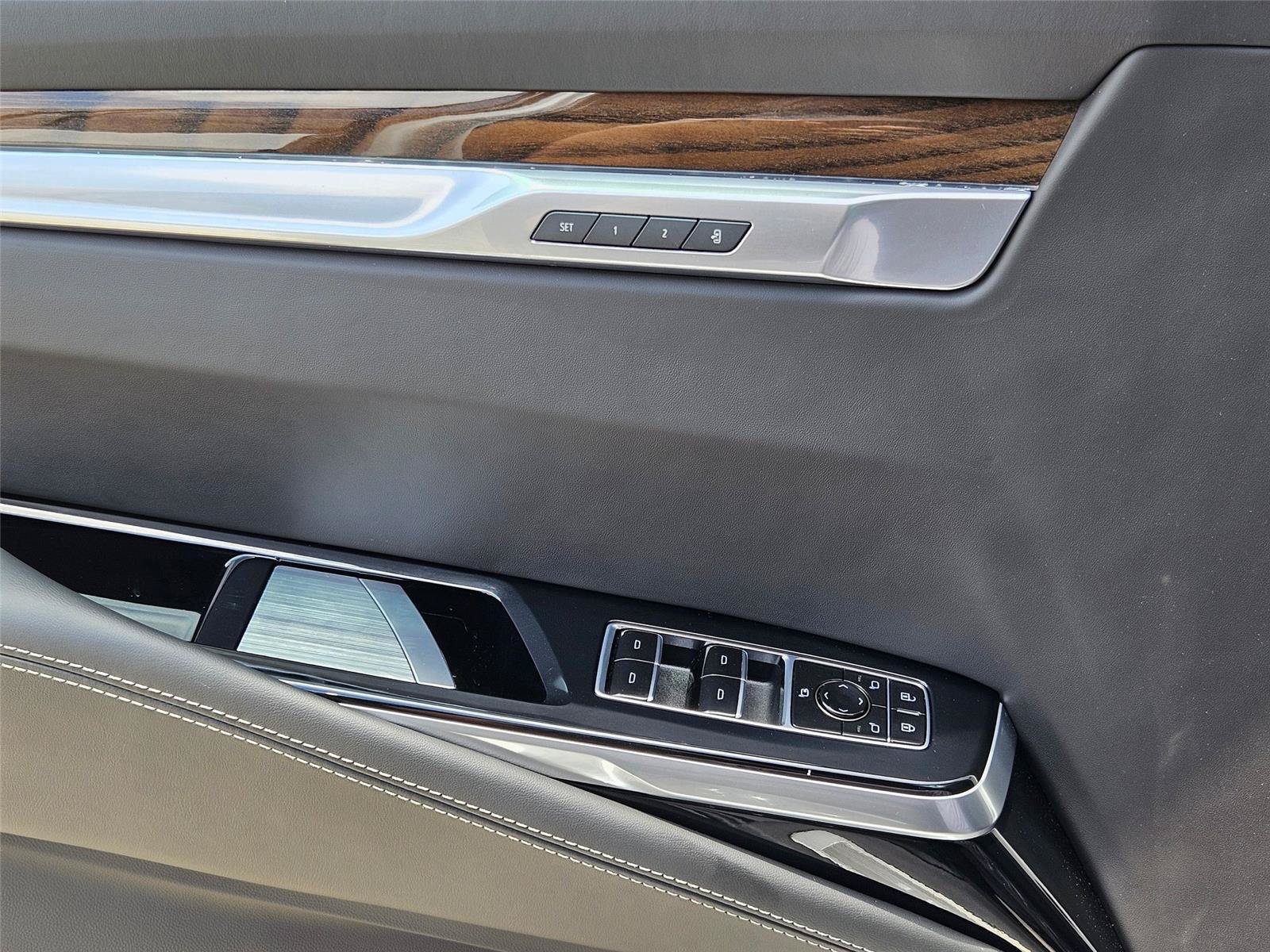 Used 2025 Cadillac Escalade Sport Platinum w/ LPO, ONYX Package AWD/4WD image 26