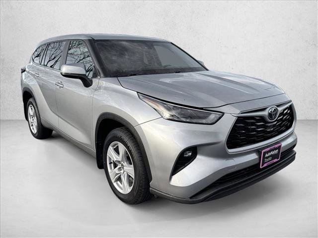 Used 2024 Toyota Highlander LE image 3