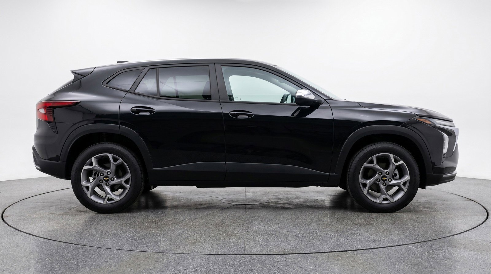 Used 2025 Chevrolet Trax LT FWD image 11