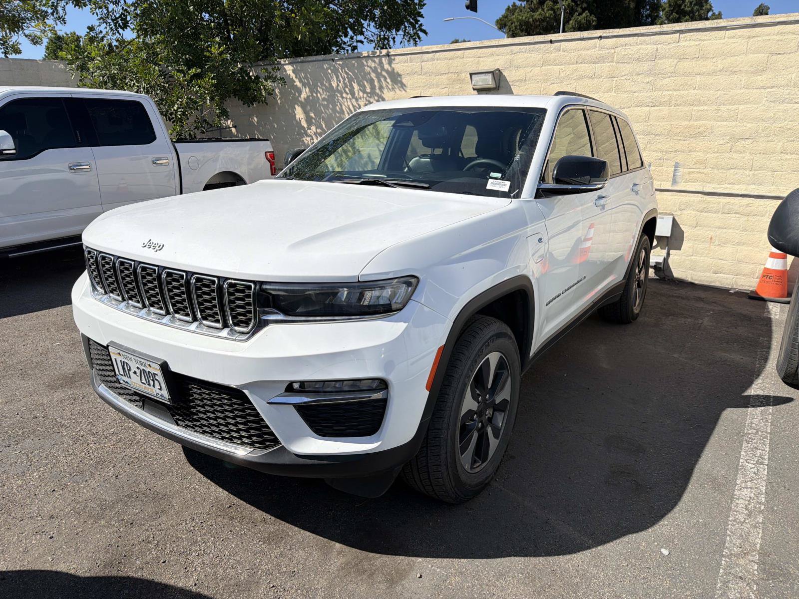 Used 2024 Jeep Grand Cherokee Limited 4xe AWD/4WD image 4