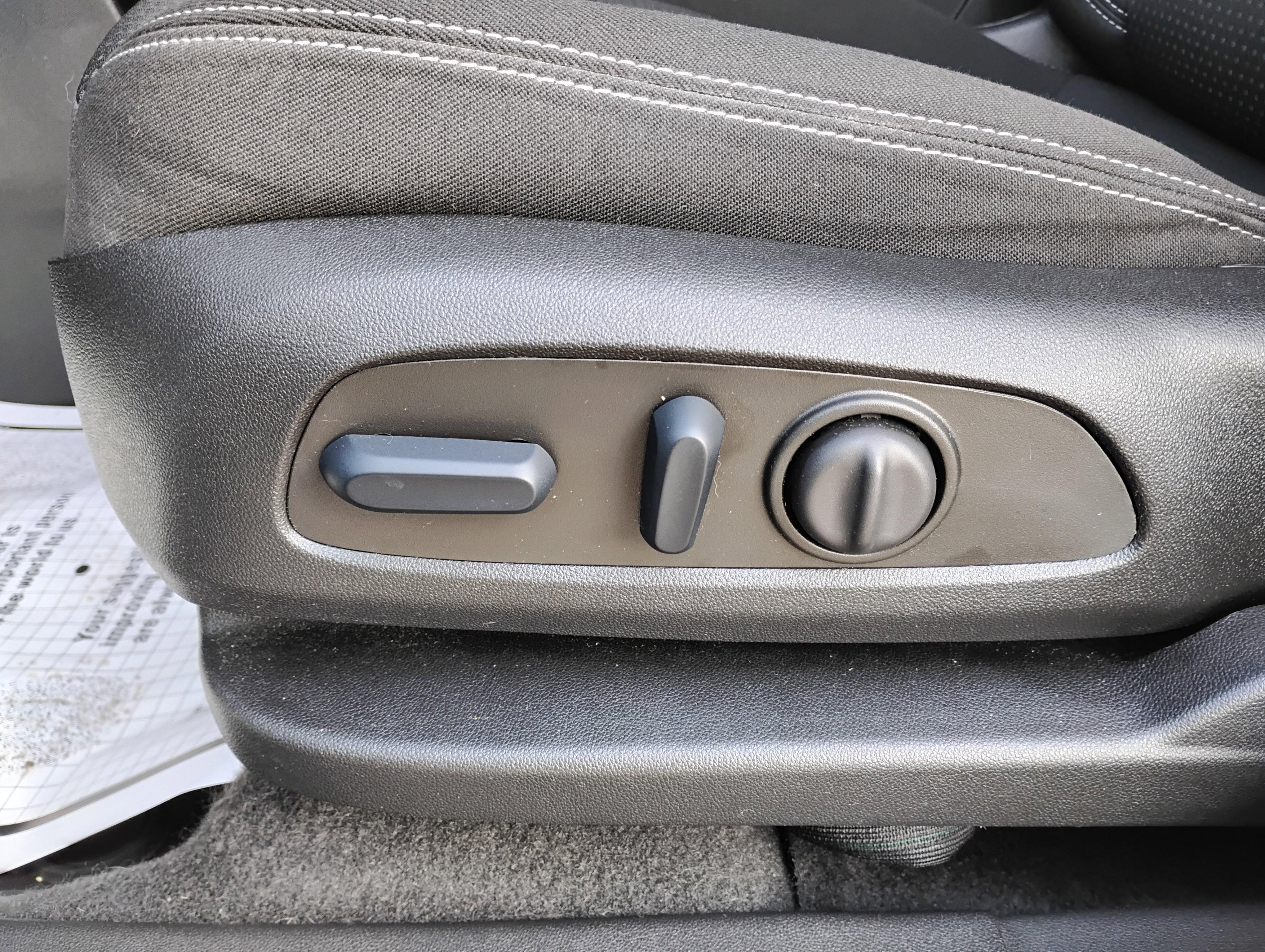 Used 2023 GMC Terrain SLE w/ Driver Convenience Package image 13