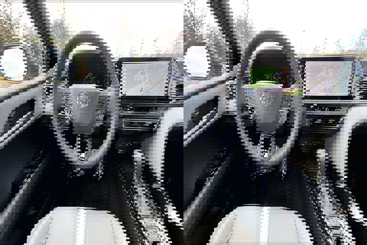 Used 2025 Toyota Camry SE image 5